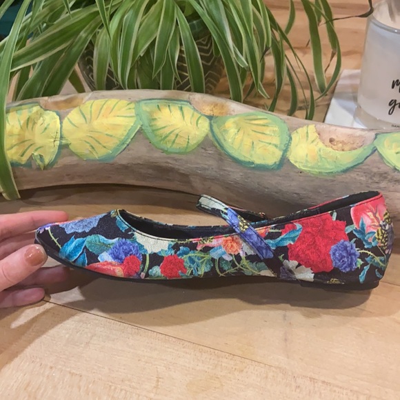 Iron Fist Flats with Gold Buckle and Skull Charm - Picture 14 of 15